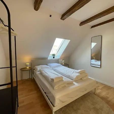 Luxury 2 Bedroom *